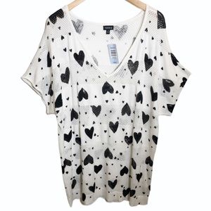 NWOT Torrid White/Black Hearts Dolman Sweater